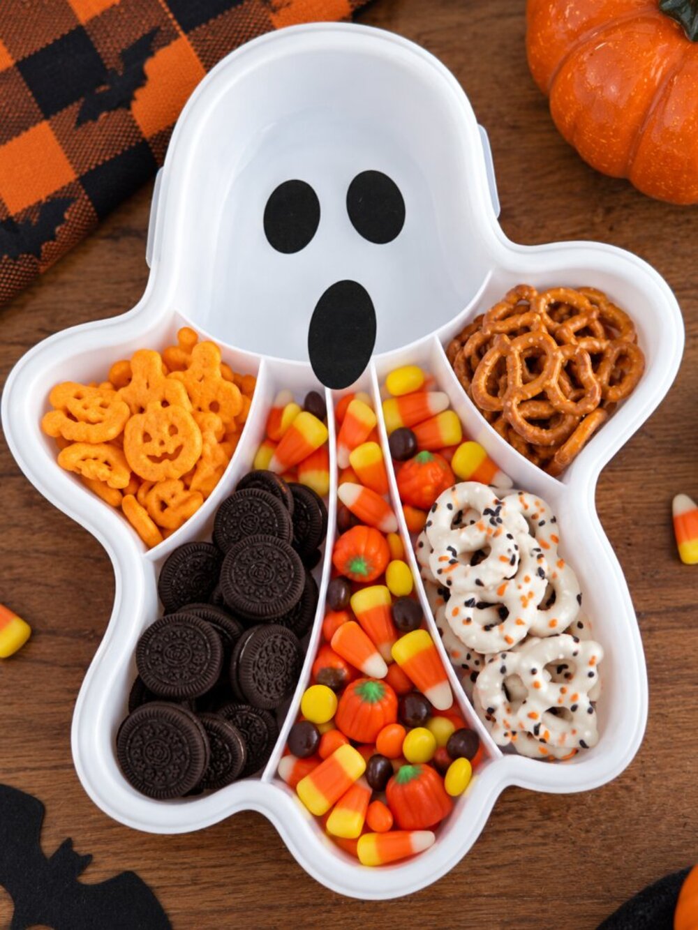 CWC Cook With Color Halloween Ghost Snack Box 6 Compartment Tray w/Lid 12"